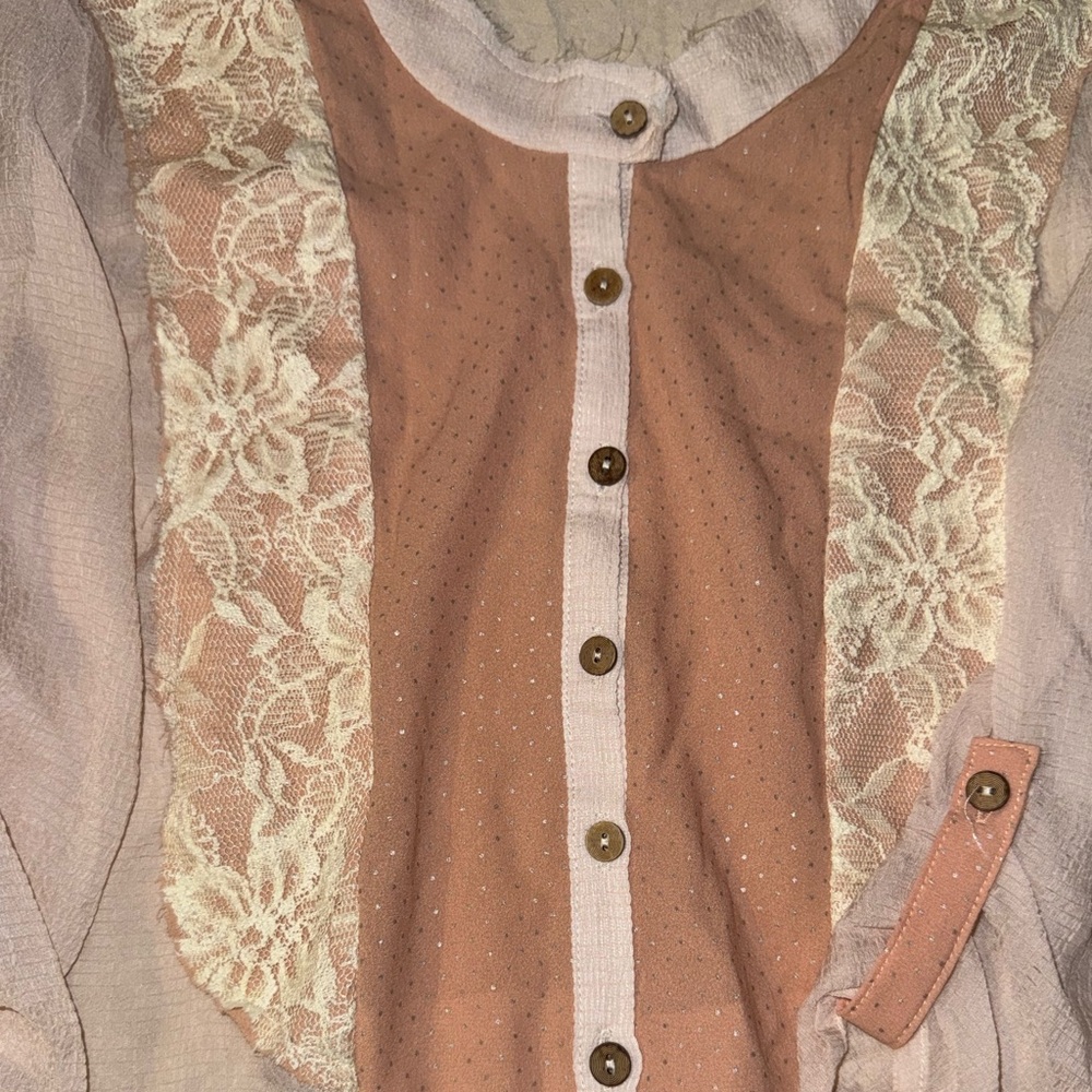 Gimmicks by BKE Pink and Cream Top - Picture 2 of 5